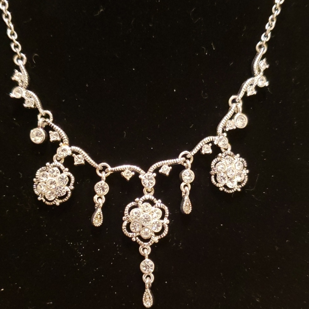 Beautiful crystal and silver tone necklace